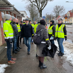 Representanter från kommunen tillsammans med företagare, kommunpolis, politiker, och pensionärsföreningen SPF samt kommunmedborgare genomför trygghetsvandring